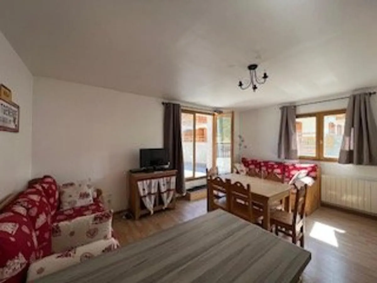 Appartement Chaleureux Au Pied Des Pistes Avec Wi-Fi - Fr-1-266-212 contacts